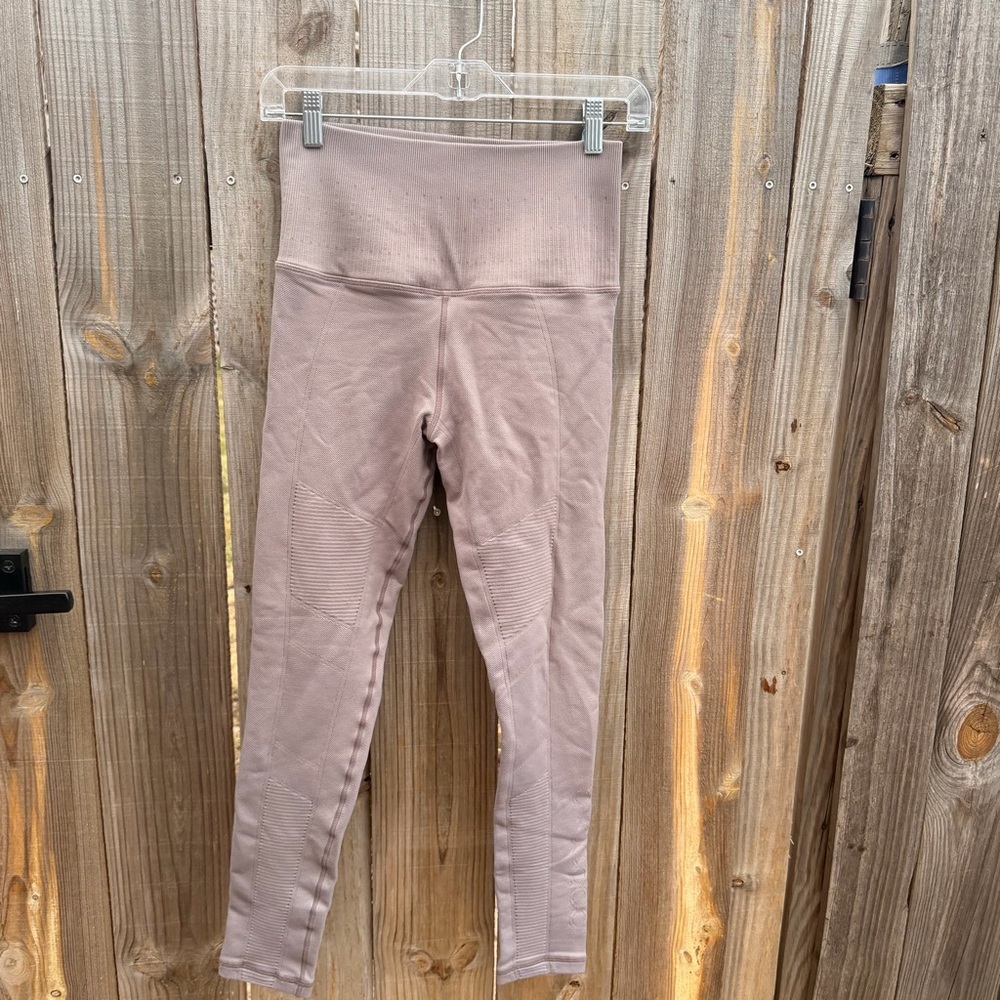Avocado High-Rise Ribbed Leggings in Mauve M/L